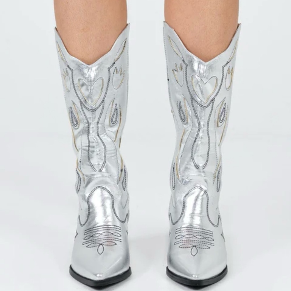 Princes Polly Exclusive “Rosewood” Boots Silver Western Boho New Size 7 - Picture 2 of 16